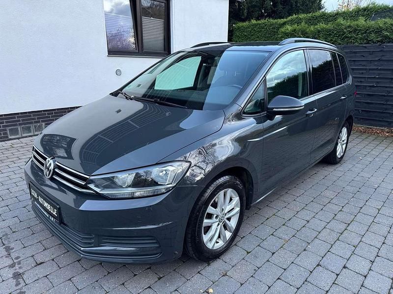 Uranograu/cinza urano Gebraucht 2017 VW Touran Comfortline Van / Kleinbus | 8.990 € (Superpreis) - Bild 1/4