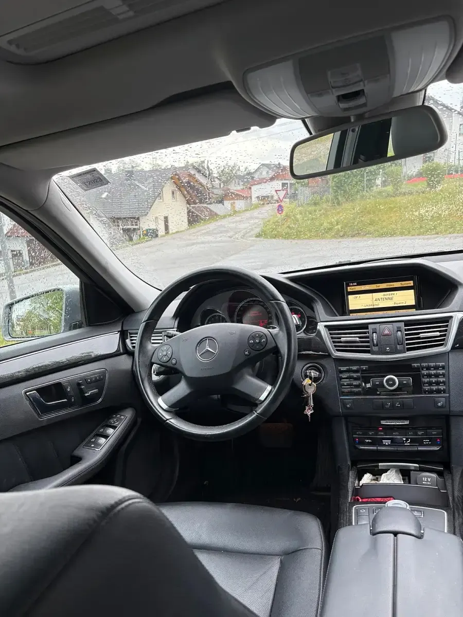 Gebraucht Mercedes E350 231 PS (169 kW) 2010 Silber Limousine
