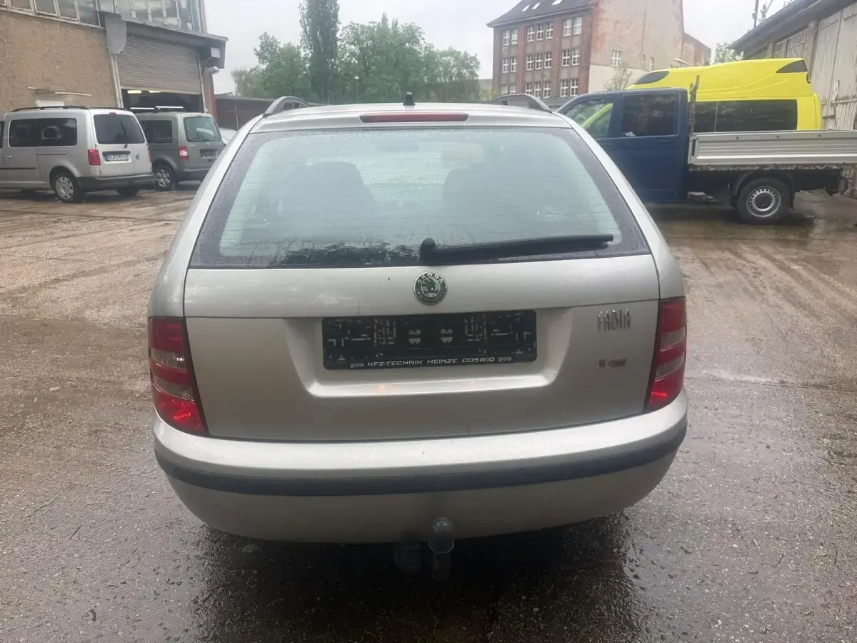Usata Skoda Fabia 75 CV (55 kW) 2003 Argento Station wagon