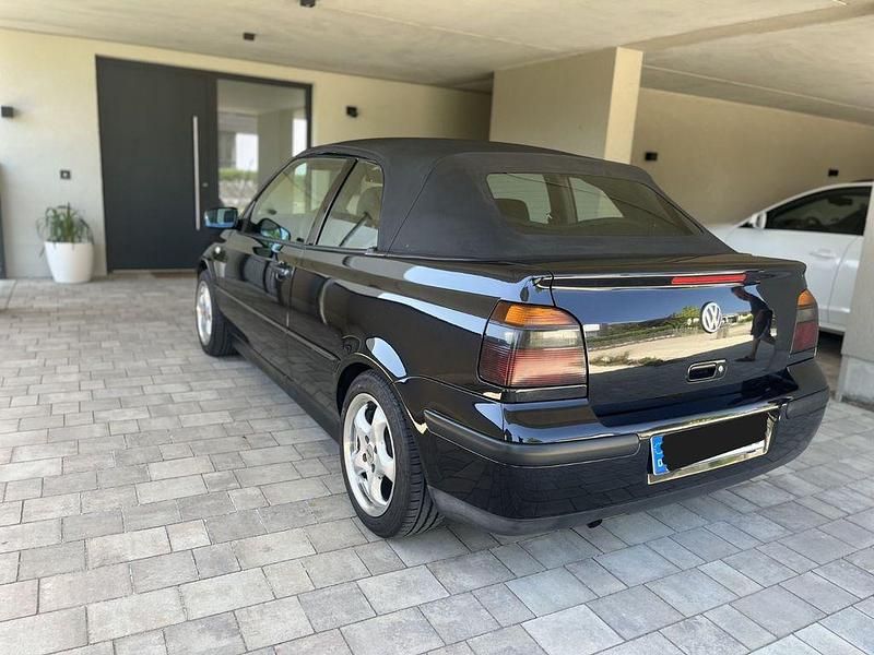 Gebraucht VW Golf Conceptline 116 PS (85 kW) 2003 Schwarz Cabrio