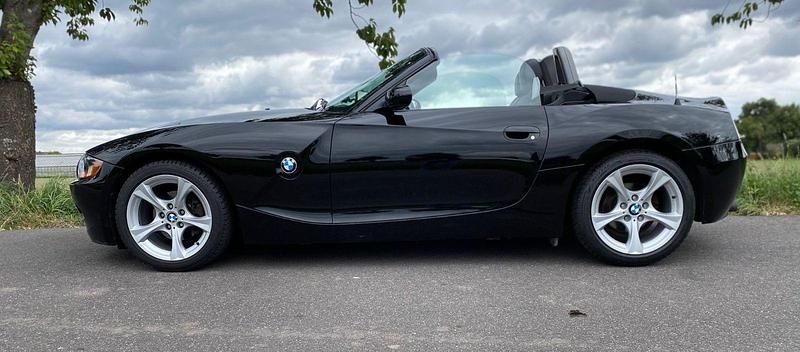 Gebraucht BMW Z4 Sport Line 150 PS (110 kW) 2005 Schwarz Cabrio