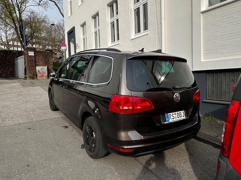 Gebraucht VW Sharan Trendline 140 PS (102 kW) 2014 Braun Van / Kleinbus