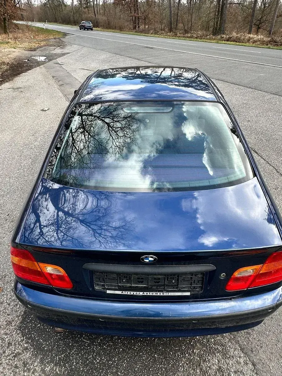 Używany BMW 318 143 KM (105 kW) 2004 Niebieski Sedan/Limuzyna