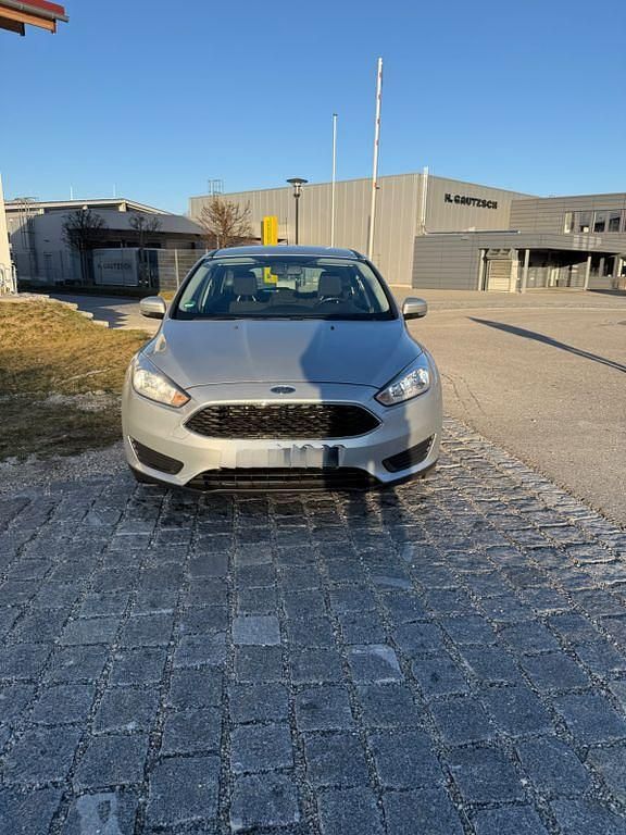 Gebraucht Ford Focus 101 PS (74 kW) 2015 Silber Limousine