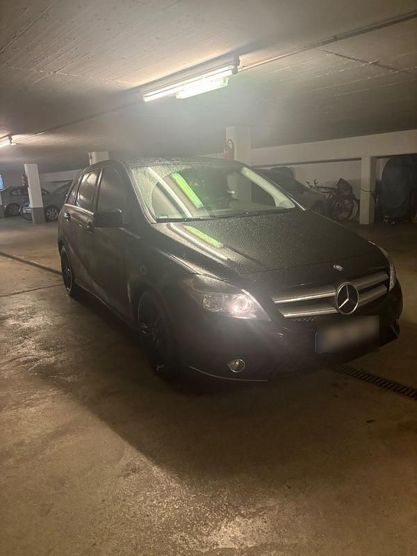 Gebraucht Mercedes B180 122 PS (89 kW) 2012 Schwarz Van / Kleinbus