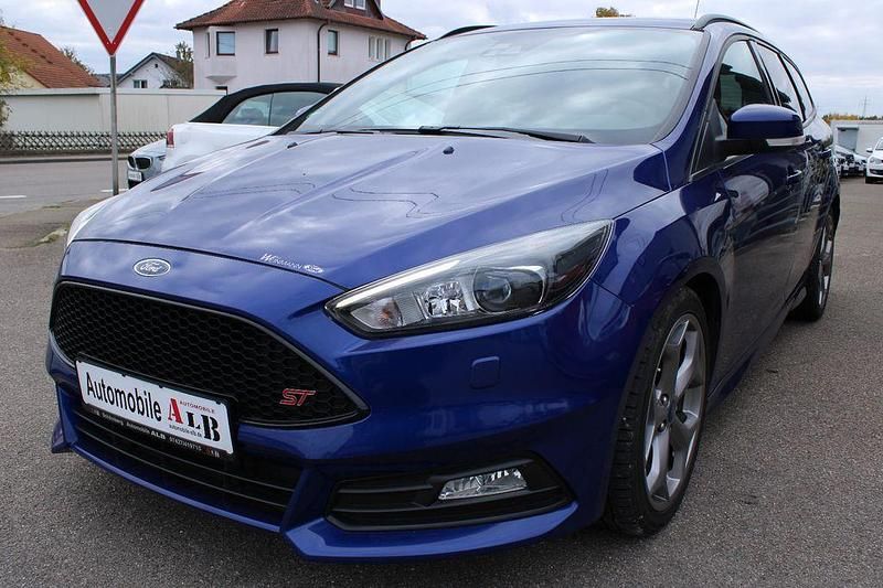 Blau Gebraucht 2015 Ford Focus ST Limousine | 12.990 € (Teuer) - Bild 1/4