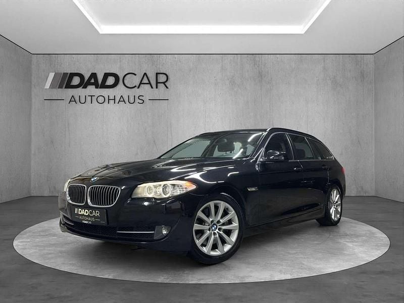 Black sapphire metallic Gebraucht 2012 BMW 530 Kombi | 13.890 € (Fairer Preis) - Bild 1/4