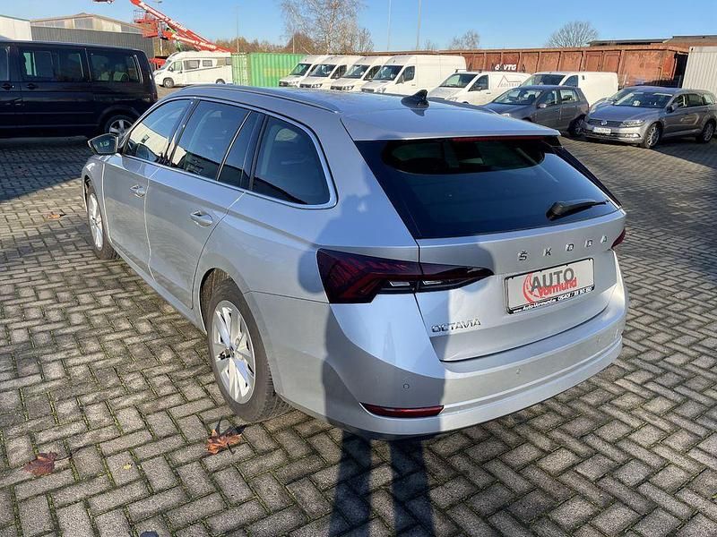 Gebraucht Skoda Octavia First Edition 150 PS (110 kW) 2021 Silber Kombi