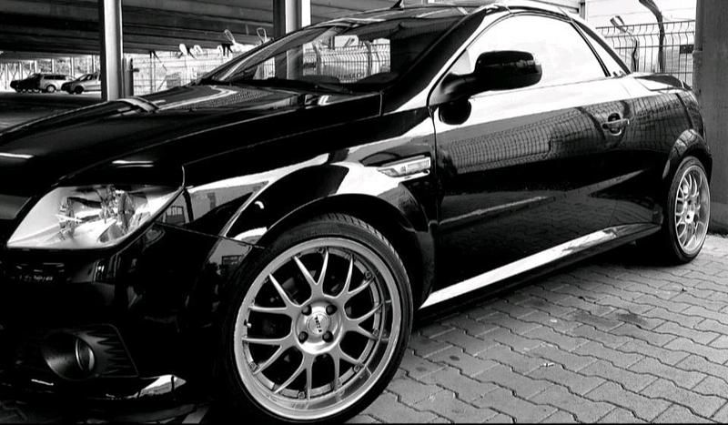 Schwarz Gebraucht 2006 Opel Tigra Cabrio | 1.664 € (Fairer Preis) - Bild 1/4