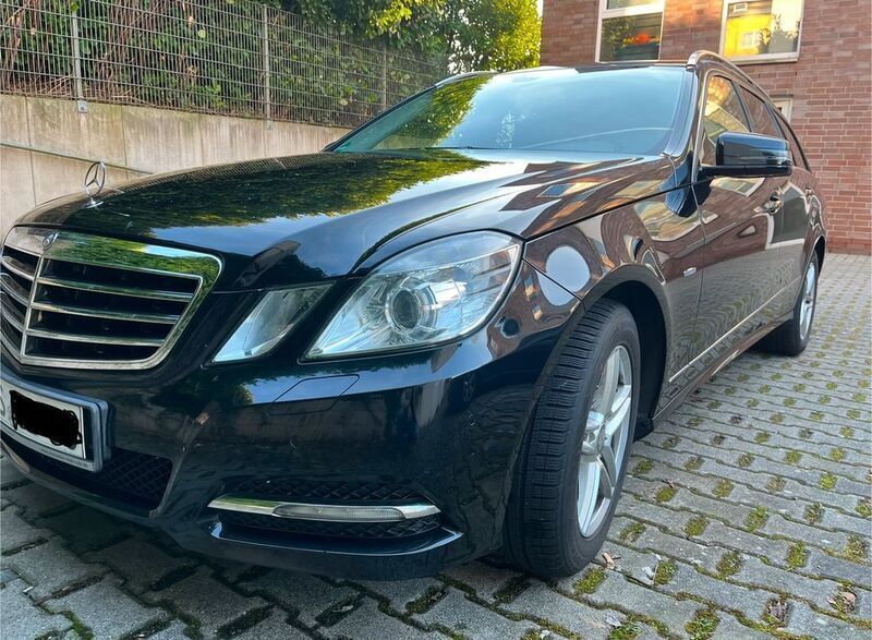 Schwarz Gebraucht 2012 Mercedes E220 Avantgarde Limousine | 11.500 € (Guter Preis) - Bild 1/4