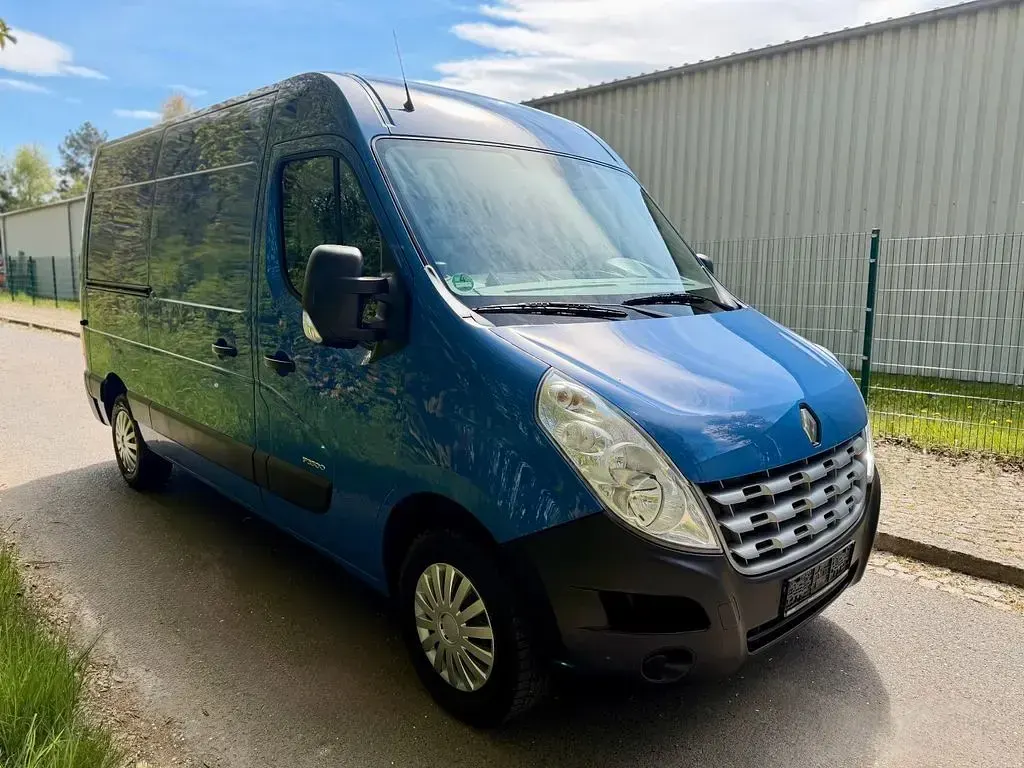 Usado Renault Master 145 HP (106 kW) 2011 Azul Monovolume