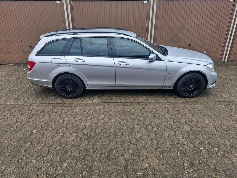 Silber Gebraucht 2011 Mercedes 200 Kombi | 5.900 € - Bild 1/4