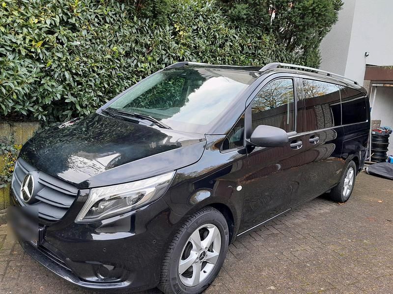 Schwarz Gebraucht 2020 Mercedes Vito Van / Kleinbus | 41.350 € - Bild 1/4