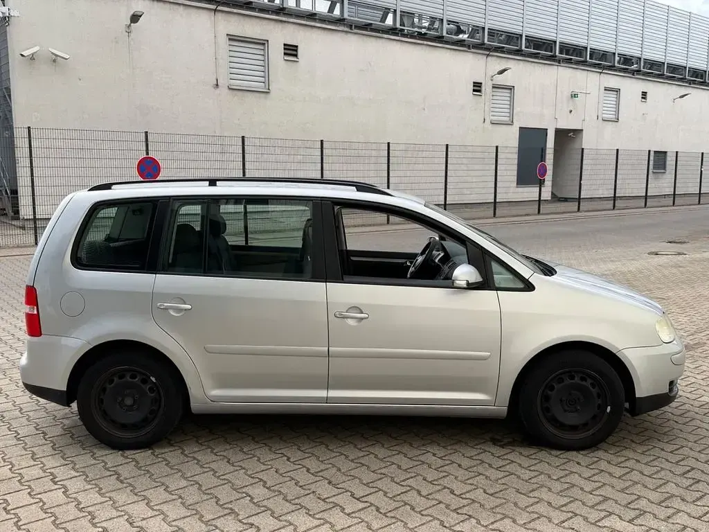 Gebraucht VW Touran Trendline 102 PS (75 kW) 2006 Silber Van / Kleinbus