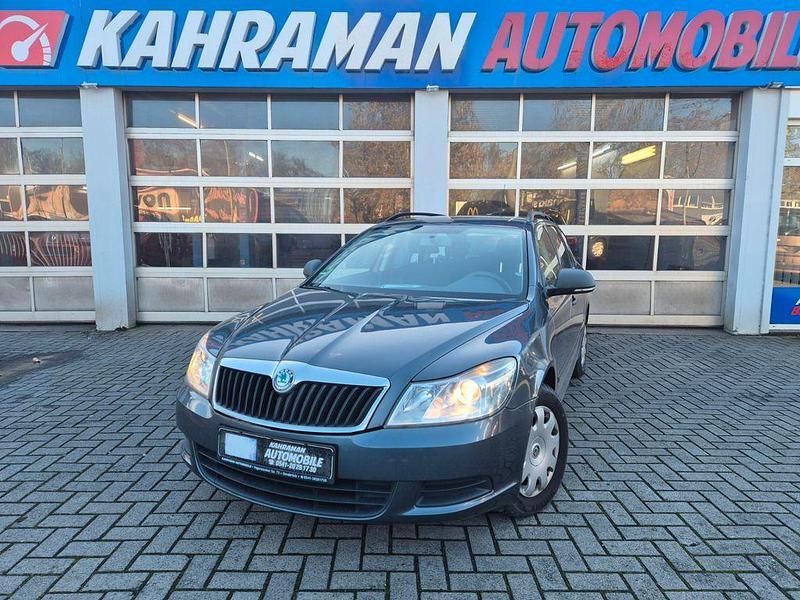 Grau Gebraucht 2011 Skoda Octavia Classic Kombi | 3.999 € (Teuer) - Bild 1/4
