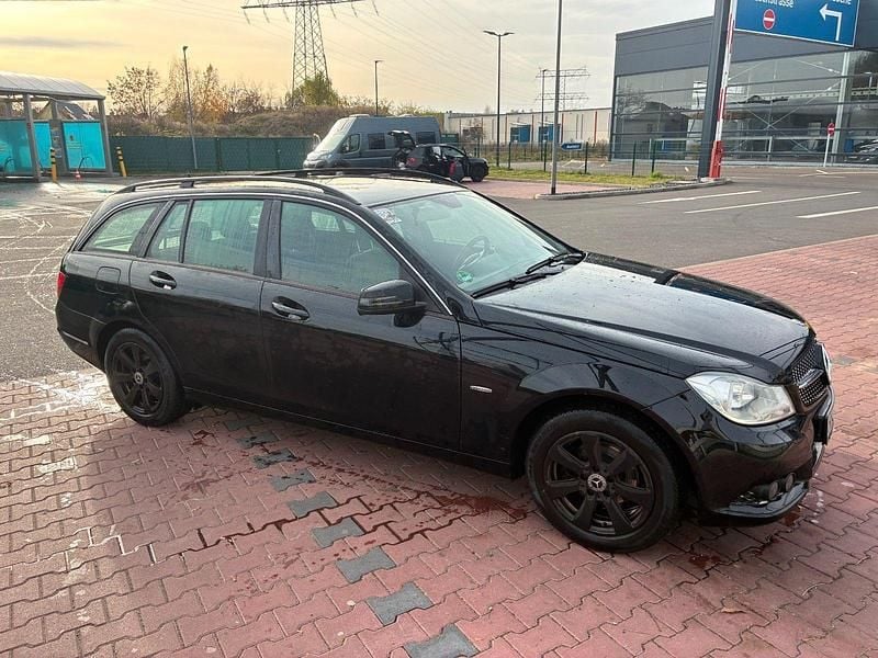 Gebraucht Mercedes C180 120 PS (88 kW) 2011 Schwarz Kombi