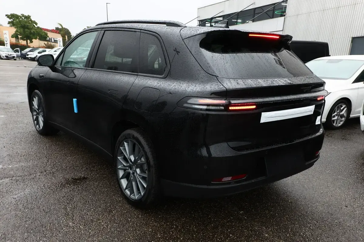 Neu Leapmotor C10 439 kW (598 PS) 2026 Schwarz SUV