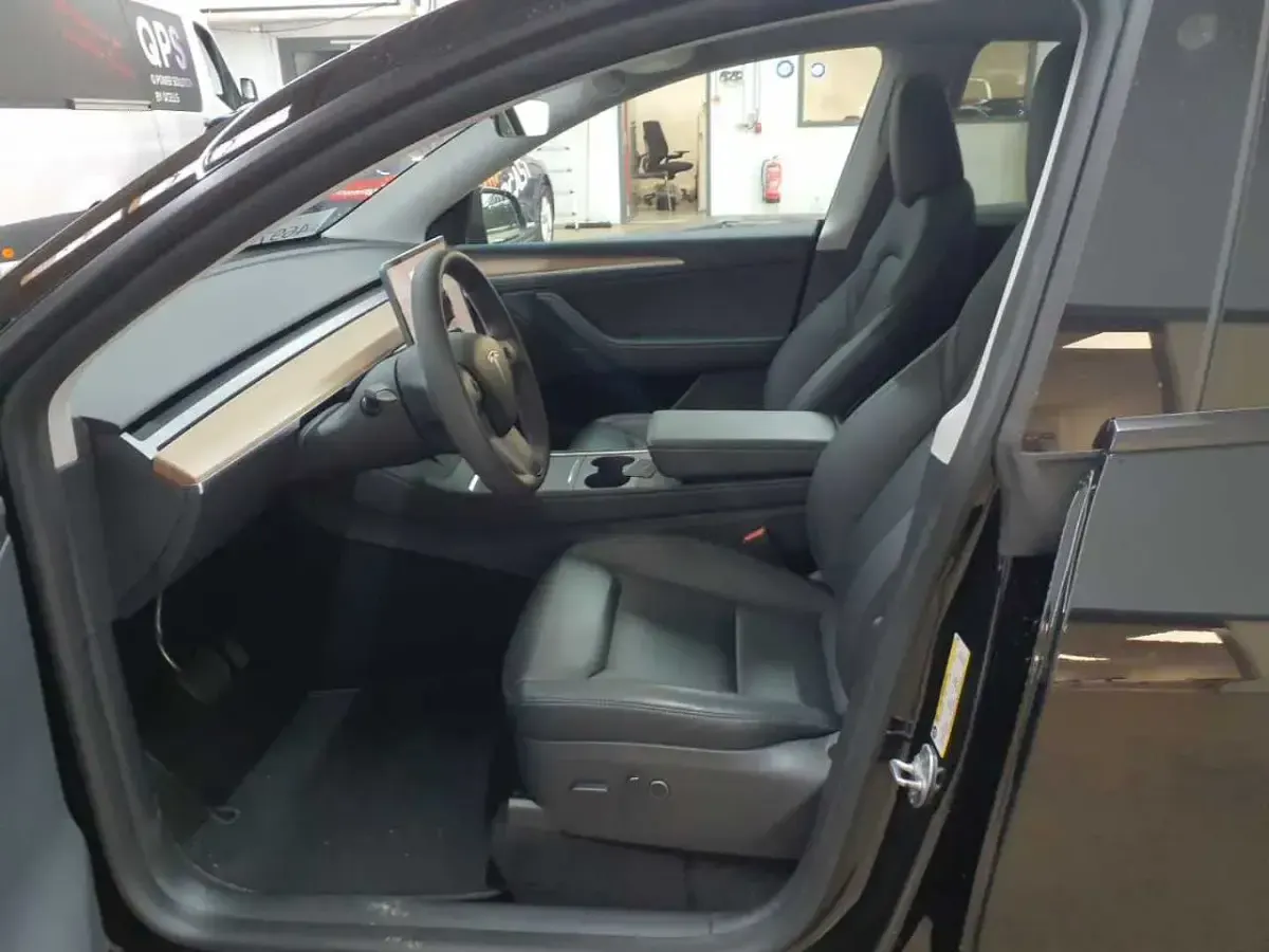Gebraucht Tesla Model Y 378 kW (514 PS) 2023 Solid black SUV