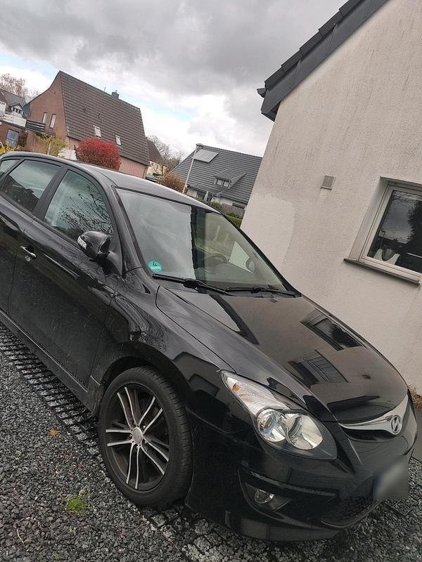 Gebraucht Hyundai i30 Classic 90 PS (66 kW) 2012 Schwarz Limousine