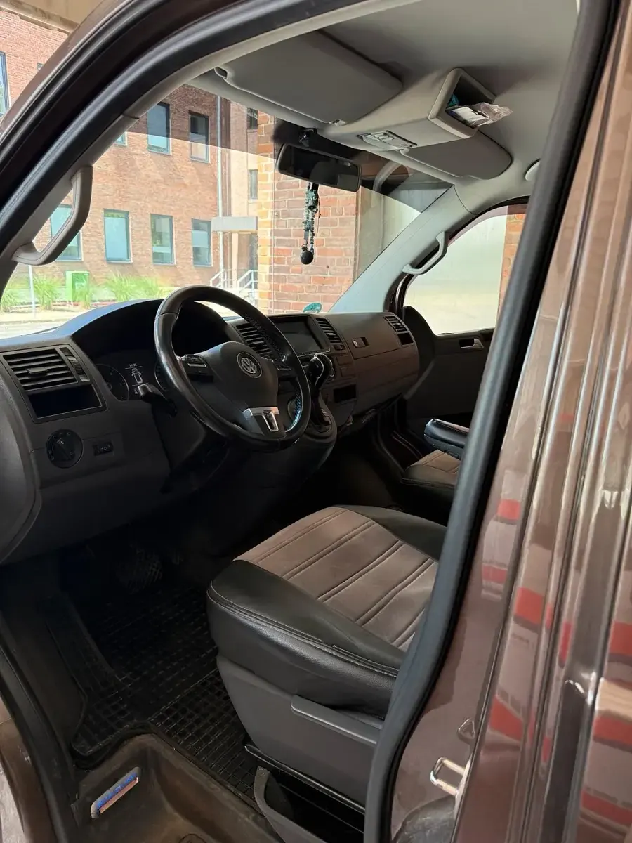 Gebraucht VW Multivan 140 PS (102 kW) 2010 Braun Van / Kleinbus