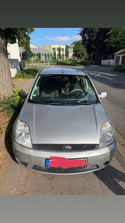 Silber Gebraucht 2003 Ford Fiesta Kleinwagen | 900 € (Superpreis) - Bild 1/4