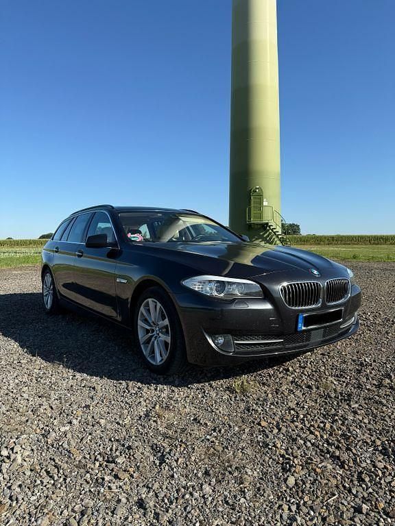 Schwarz Gebraucht 2013 BMW 530 Performance Kombi | 11.500 € (Guter Preis) - Bild 1/4