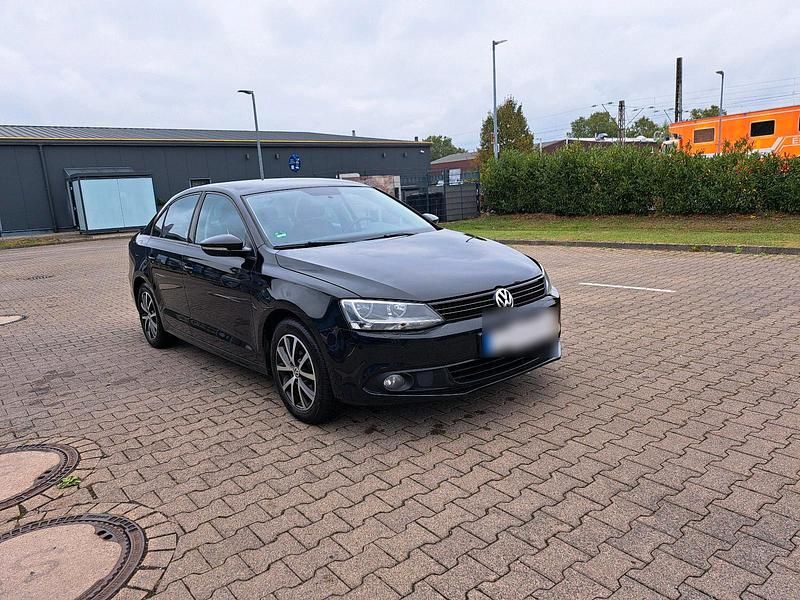 Gebraucht VW Jetta 105 PS (77 kW) 2012 Limousine