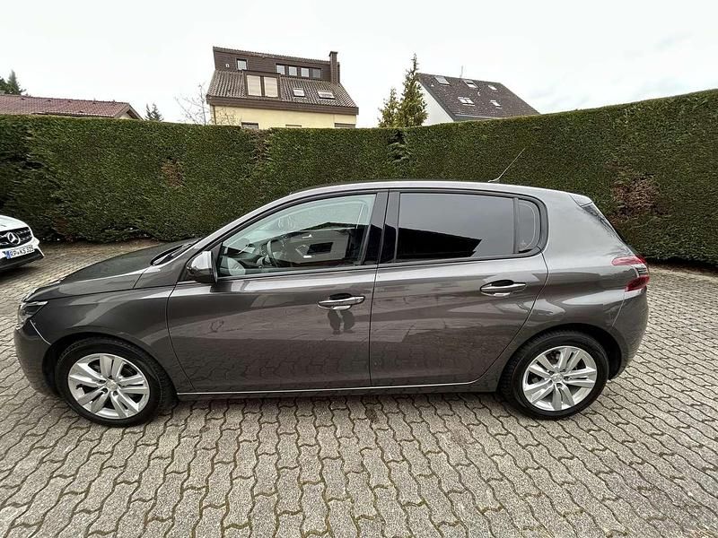 Grau Gebraucht 2019 Peugeot 308 Active Limousine | 11.800 € (Fairer Preis) - Bild 1/4
