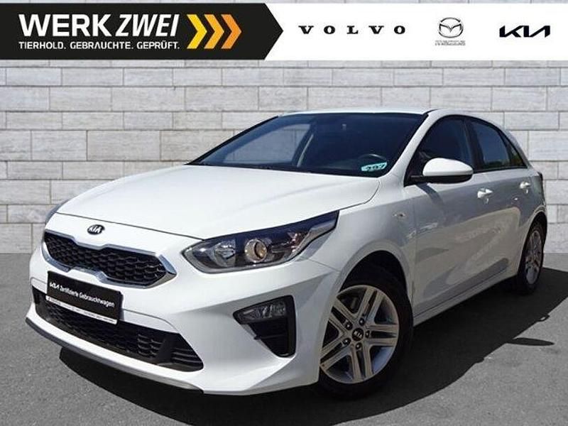 Weiß Gebraucht 2020 Kia Ceed Edition 7 Limousine | 16.790 € (Etwas zu teuer) - Bild 1/4