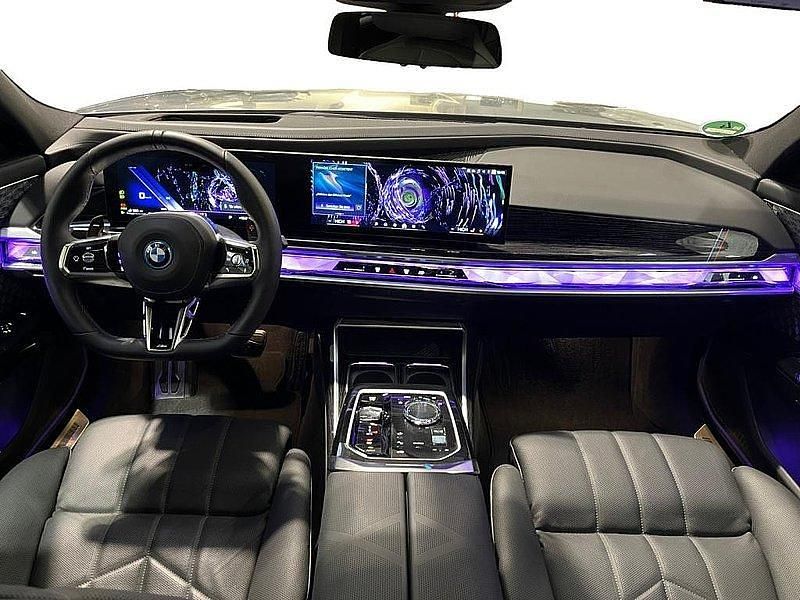 Gebraucht BMW M760e Executive 381 PS (280 kW) 2025 Frozen pure grey metallic Limousine