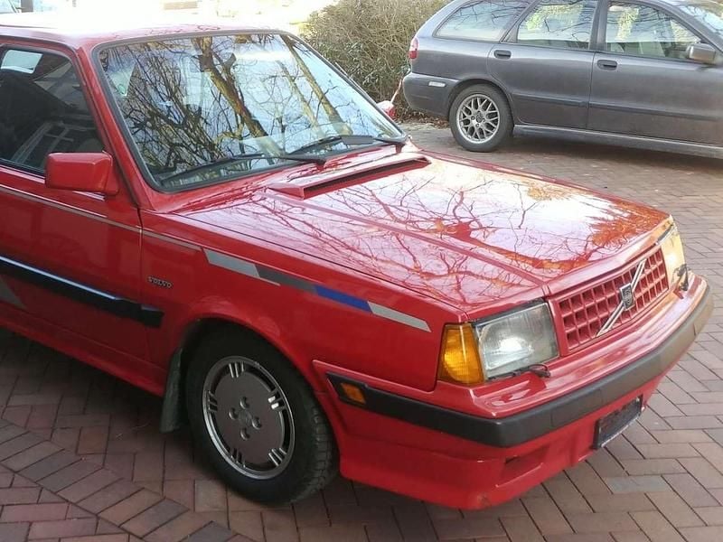 Gebraucht Volvo 360 109 PS (80 kW) 1988 Rot Limousine
