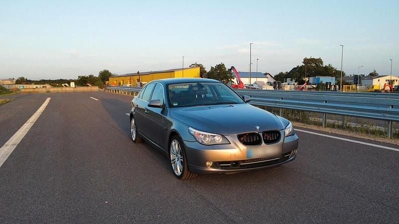 Gebraucht BMW 530 235 PS (172 kW) 2009 Grau Limousine