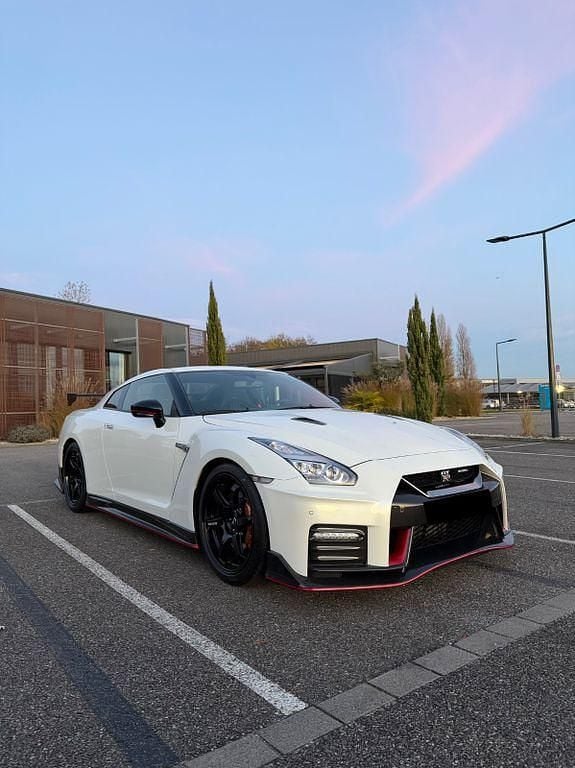 Weiß Gebraucht 2018 Nissan GT-R Nismo Coupé | 195.900 € - Bild 1/4