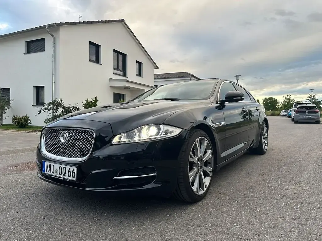 Gebraucht Jaguar XJ Premium Luxury 275 PS (202 kW) 2012 Schwarz Limousine