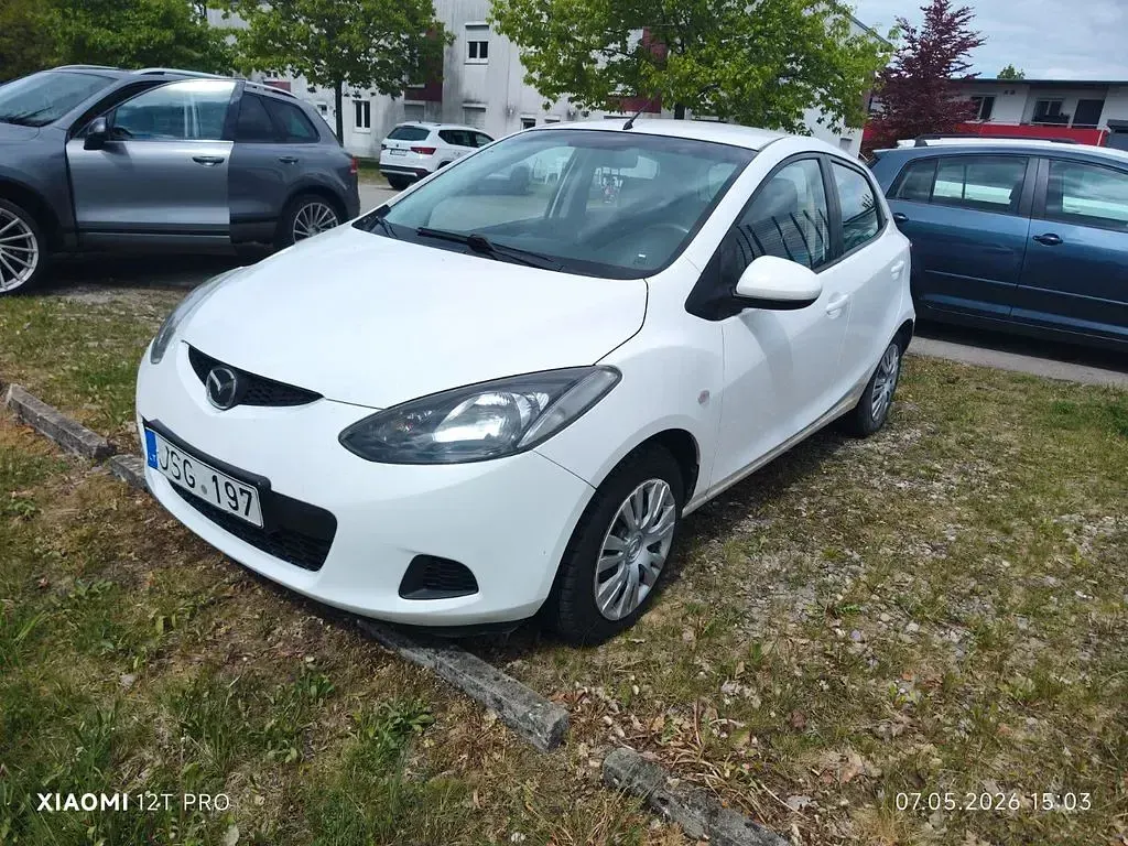 Gebraucht Mazda 2 Inclusive 68 PS (50 kW) 2010 Weiß Kleinwagen
