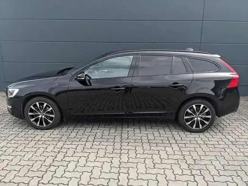 Gebraucht Volvo V60 Linje Svart 150 PS (110 kW) 2018 Schwarz Kombi