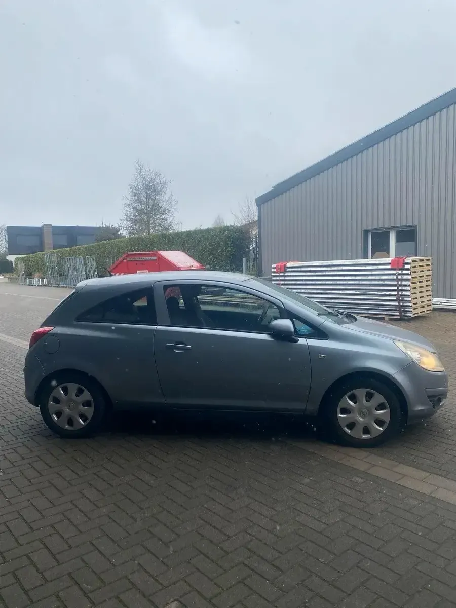 Gebraucht Opel Corsa 75 PS (55 kW) 2009 Silber Kleinwagen
