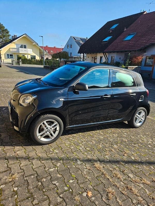 Schwarz Gebraucht 2021 Smart ForFour Electric Drive Kleinwagen | 10.500 € (Etwas zu teuer) - Bild 1/4