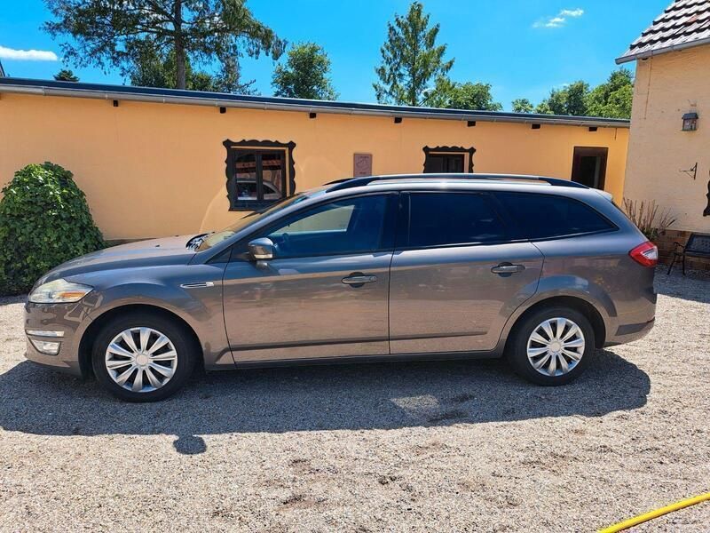 Grau Gebraucht 2011 Ford Mondeo Ambiente Kombi | 3.900 € (Fairer Preis) - Bild 1/4