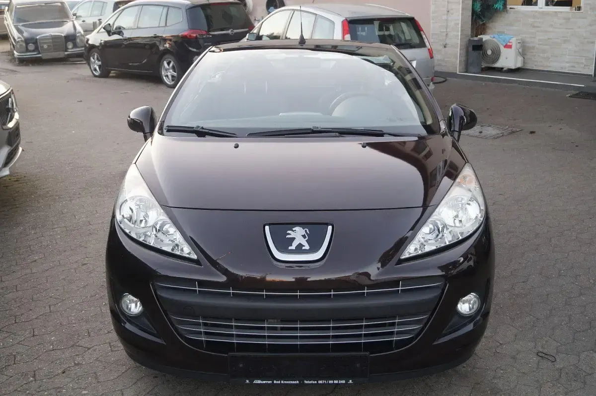 Gebraucht Peugeot 207 CC Active 120 PS (88 kW) 2012 Braun Cabrio