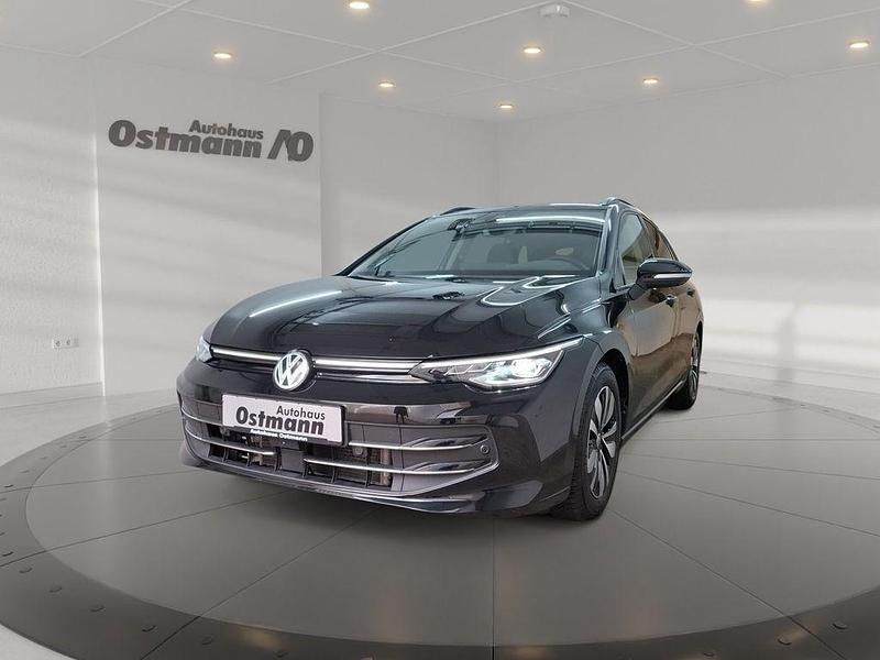 Schwarz (grenadillschwarz) Gebraucht 2024 VW Golf VIII Kombi | 29.130 € (Fairer Preis) - Bild 1/4