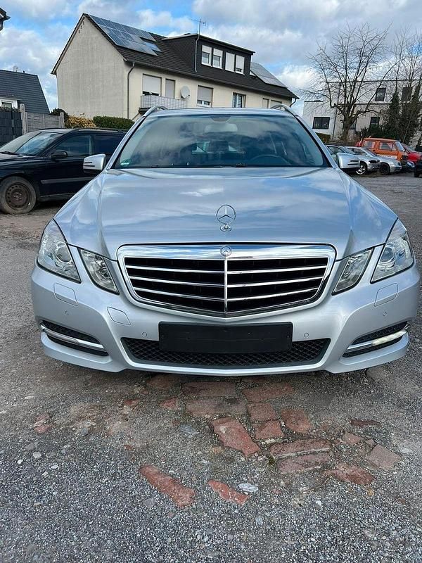 Gebraucht Mercedes E220 Avantgarde 170 PS (125 kW) 2011 Silber Kombi