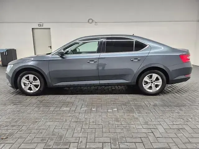 Gebraucht Skoda Superb 125 PS (91 kW) 2017 Quarzgraumet. Limousine