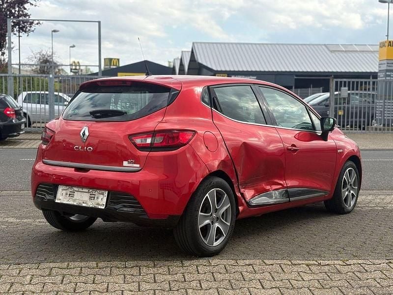 Second-hand Renault Clio IV Expression 75 CP (55 kW) 2014 Roșu Berlinǎ