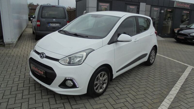 Weiß Gebraucht 2016 Hyundai i10 Style Kleinwagen | 11.790 € (Fairer Preis) - Bild 1/4