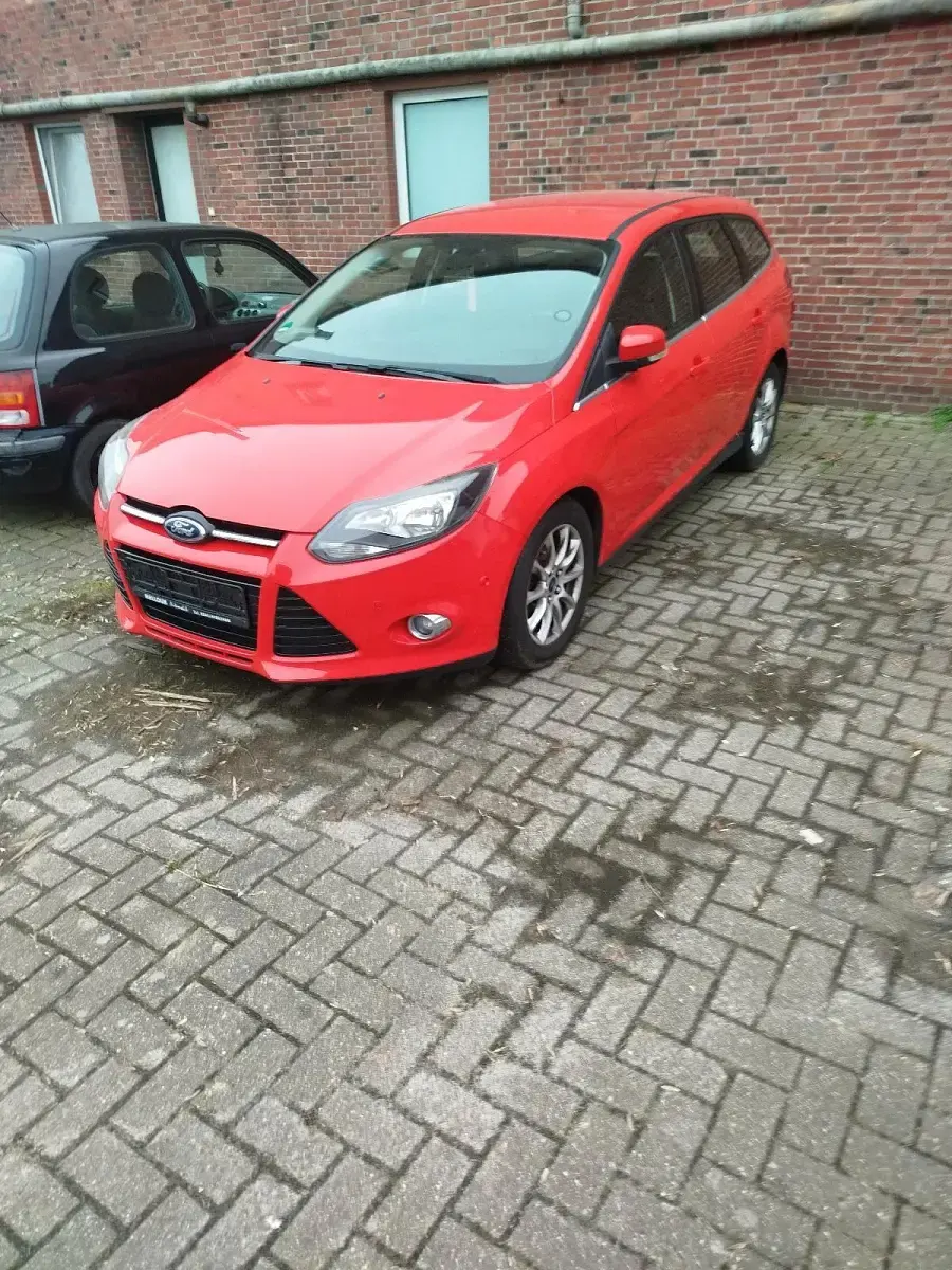 Usado Ford Focus 115 HP (84 kW) 2014 Vermelho Carrinha