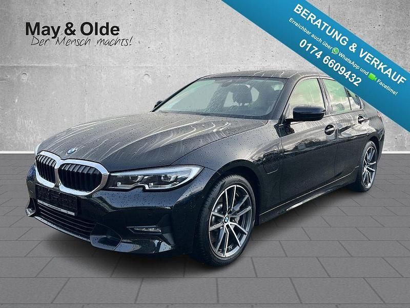 Schwarz Gebraucht 2021 BMW 330e Sport Line Limousine | 32.990 € (Etwas zu teuer) - Bild 1/4