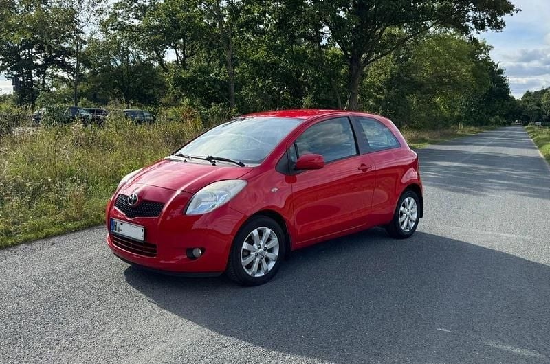 Rot Gebraucht 2008 Toyota Yaris Limousine | 2.650 € (Guter Preis) - Bild 1/4