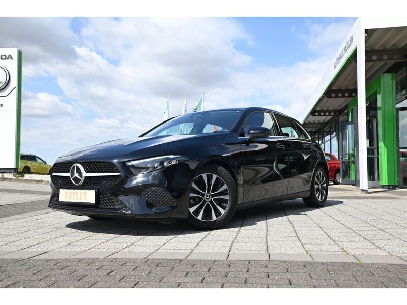 Schwarz Gebraucht 2024 Mercedes A180 Limousine | 27.990 € (Guter Preis) - Bild 1/4