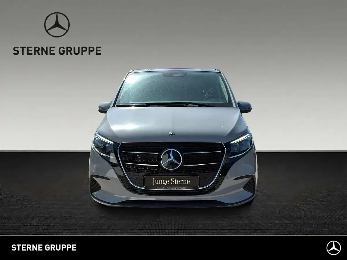 Gebraucht Mercedes V220 Style 163 PS (119 kW) 2025 Alpingrau Van / Kleinbus